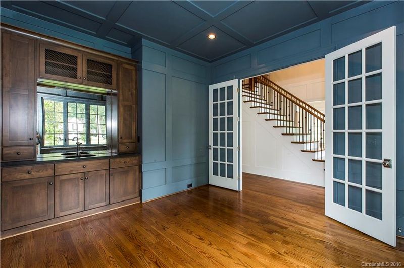 2308 Vernon Dr, Charlotte, NC 28211