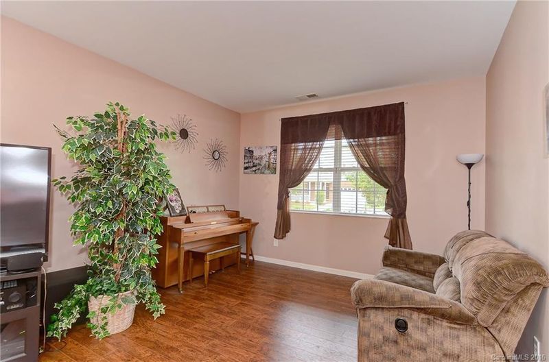 7330 Lamplighter Close Dr, Matthews, NC 28105