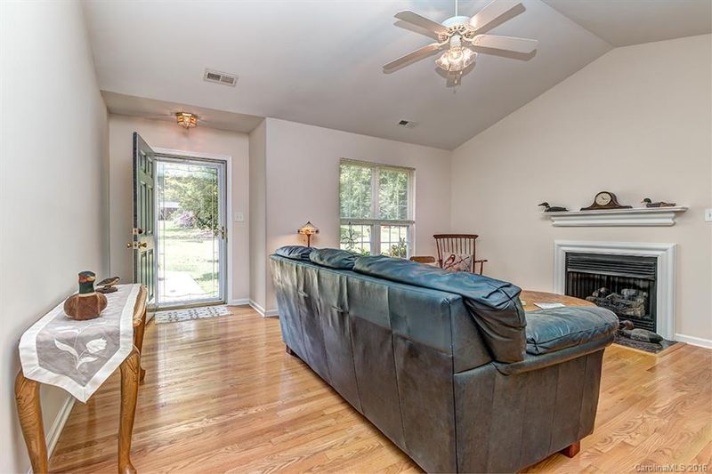 7912 Beatties Ford Rd, Charlotte, NC 28216