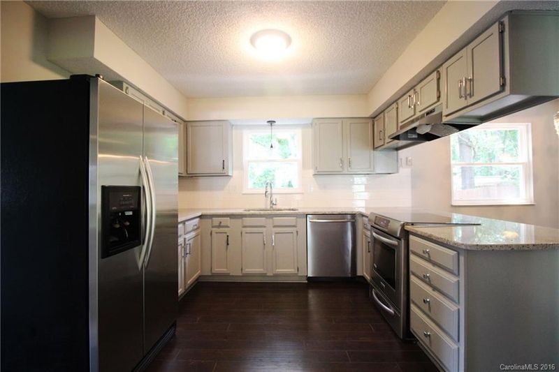 6620 Rollingridge Dr, Charlotte, NC 28211