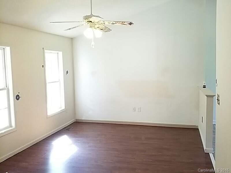 2052 Lynmore Dr, Sherrills Ford, NC 28673