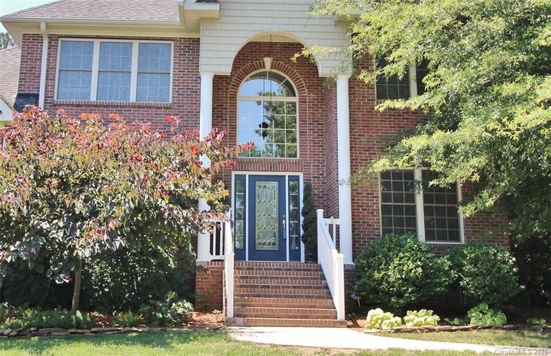 435 Crowders Bluff Ct, Lake Wylie, SC 29710