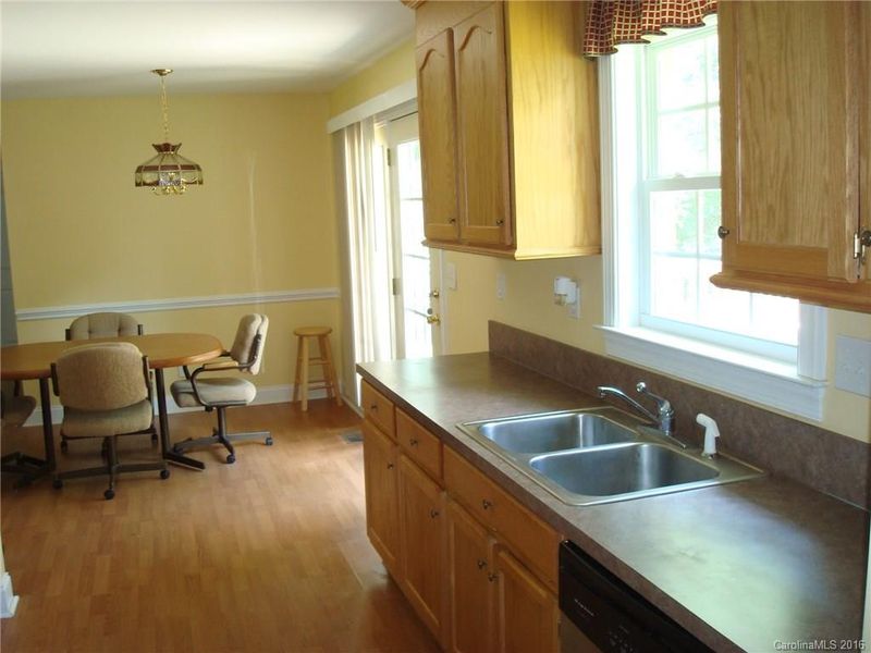 107 Thornburg Rd, Dallas, NC 28034