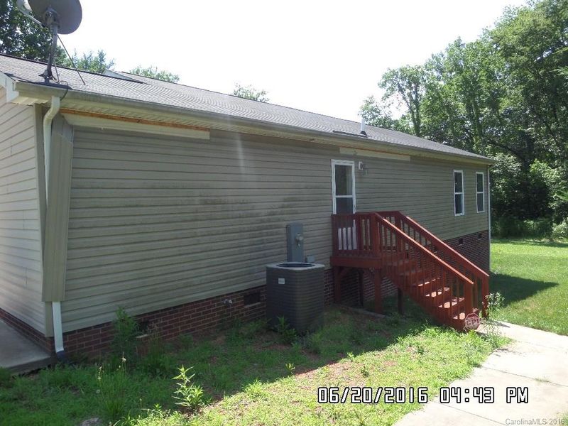 91 Old Mine Rd, Mount Holly, NC 28120