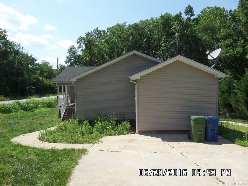 91 Old Mine Rd, Mount Holly, NC 28120