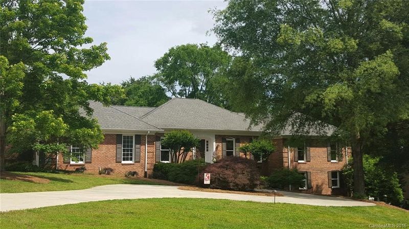 3913 Huntcliff Dr, Charlotte, NC 28226
