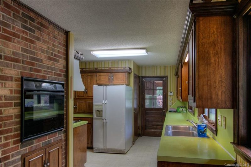 105 Viola Dr, Alexis, NC 28006
