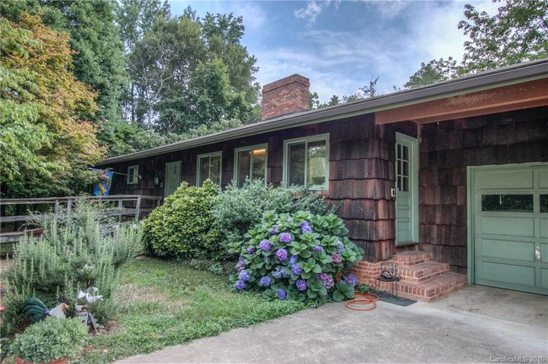 105 Viola Dr, Alexis, NC 28006
