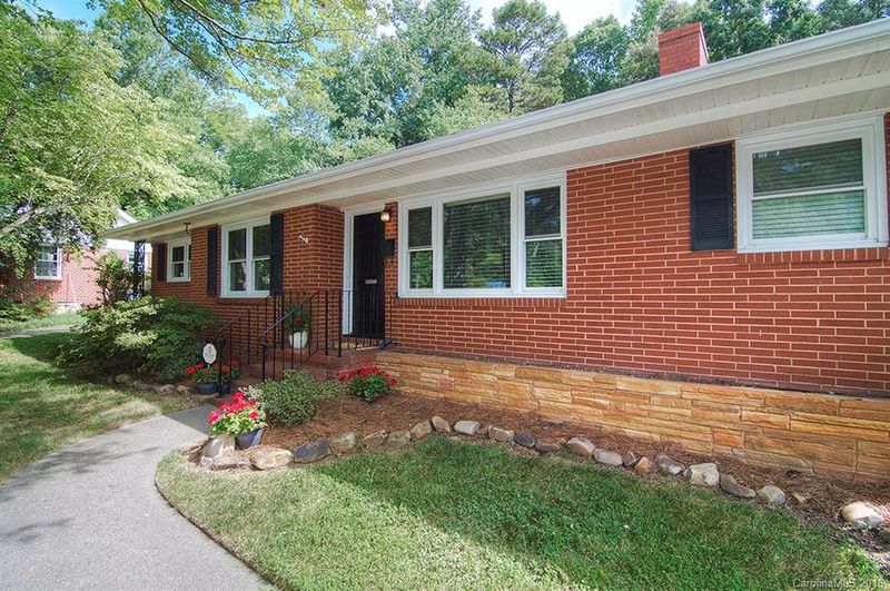 3825 Sheffield Dr, Charlotte, NC 28205