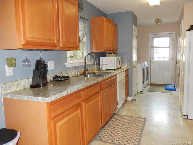 110 Springlake Dr, Troutman, NC 28166