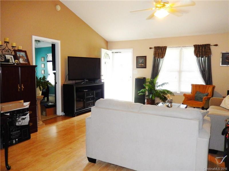 110 Springlake Dr, Troutman, NC 28166