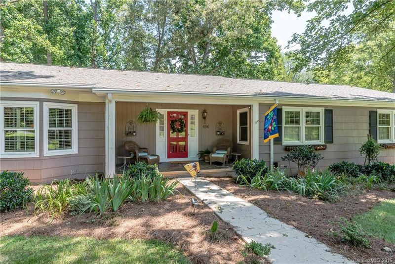 696 Grandview Dr NE, Concord, NC 28025