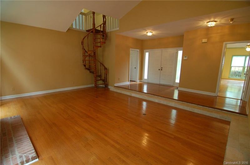 10408 Avondale Ave, Charlotte, NC 28210