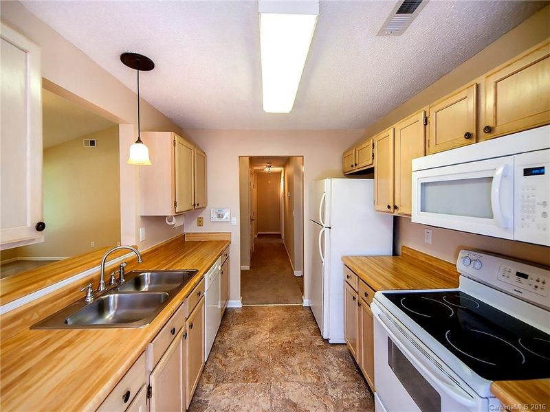 6421 Mounting Rock Rd, Charlotte, NC 28217