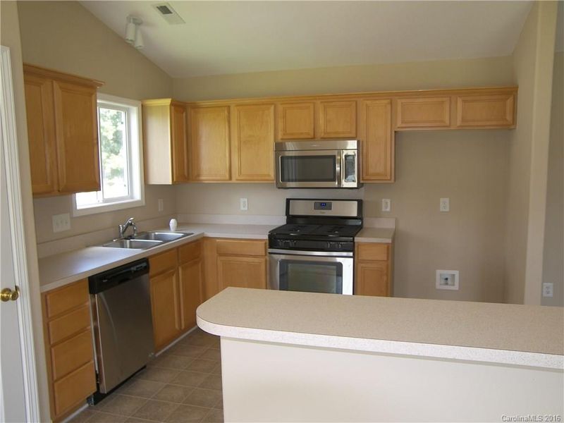 6127 Raisin Tree Ln, Charlotte, NC 28215