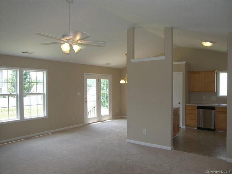 6127 Raisin Tree Ln, Charlotte, NC 28215