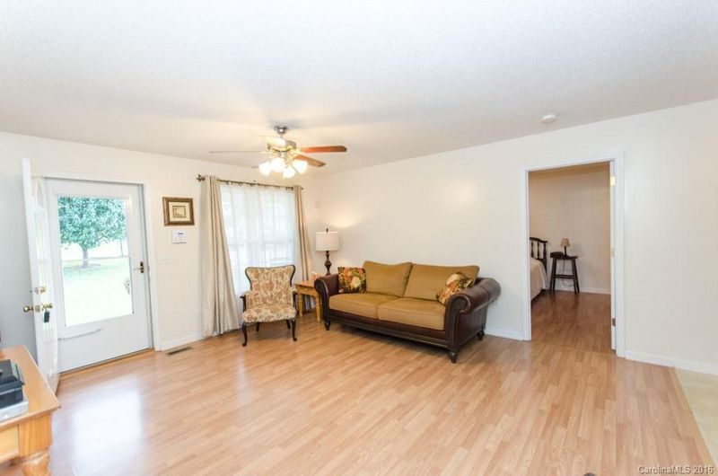 1652 Flag Ln, Vale, NC 28168