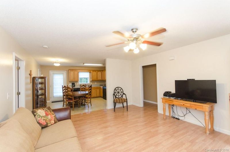 1652 Flag Ln, Vale, NC 28168