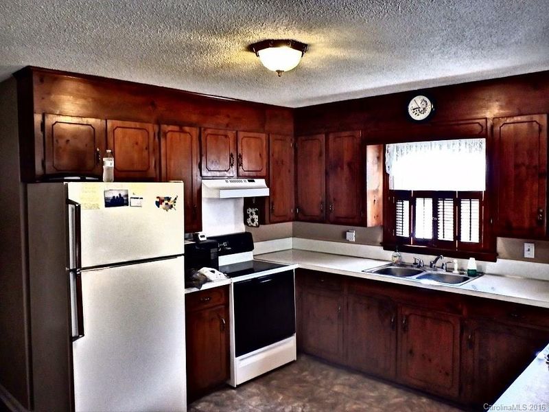 122 Shadowbrook Rd, Mount Holly, NC 28120