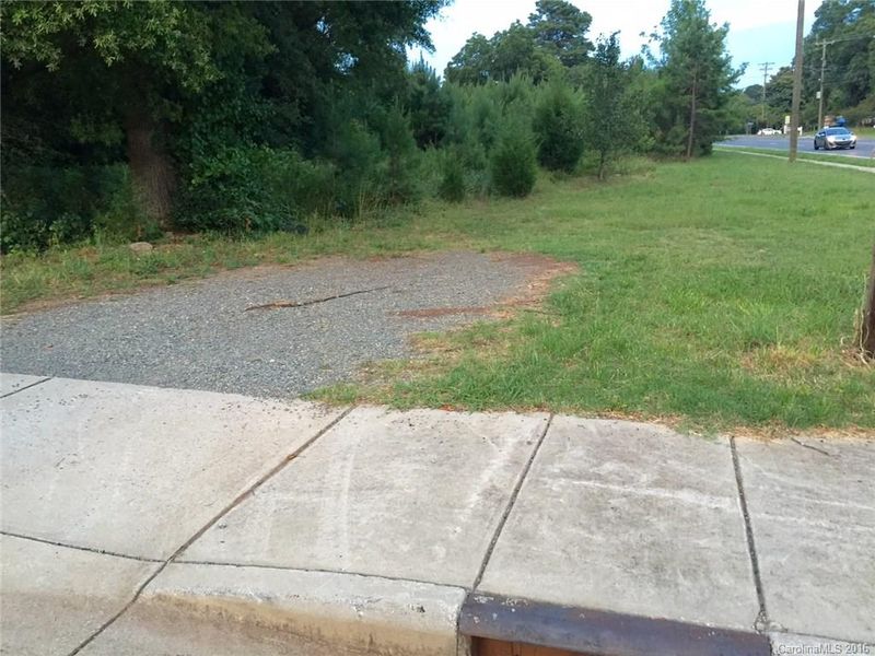 5811 Hickory Grove Rd, Charlotte, NC 28215