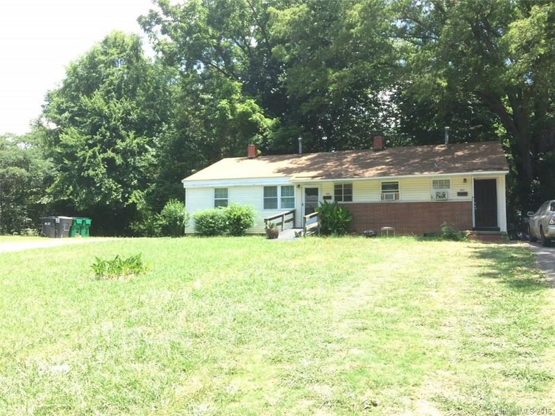 3032 Columbus Cir, Charlotte, NC 28208