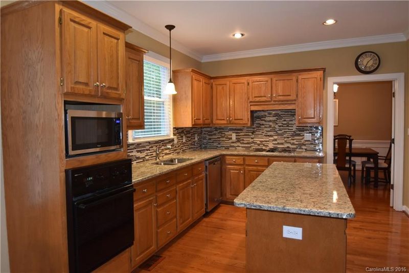 6941 Royce Ct, Charlotte, NC 28277