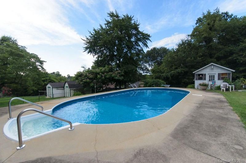 516 Battleground Rd, Lincolnton, NC 28092