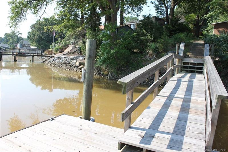 624 Edgewater Dr, Belmont, NC 28012