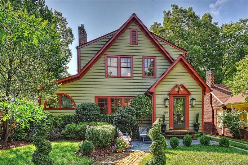 2217 Ledgewood Ln, Charlotte, NC 28203