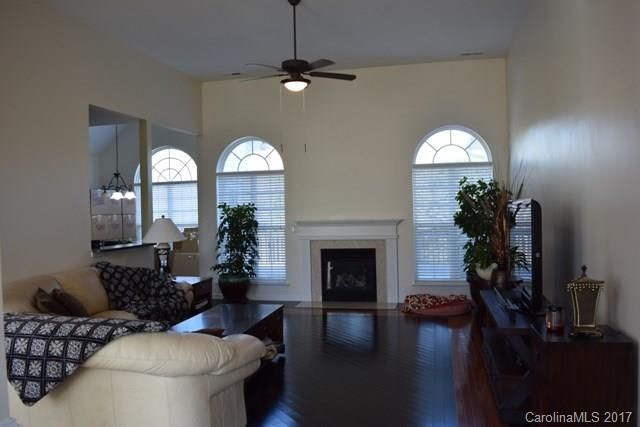 604 Falls Creek Ct, Fort Mill, SC 29715
