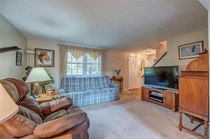 652 Jasin Dr, Gastonia, NC 28054