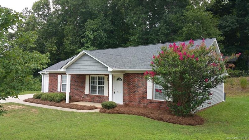 1154 Lynhaven Dr, Gastonia, NC 28052