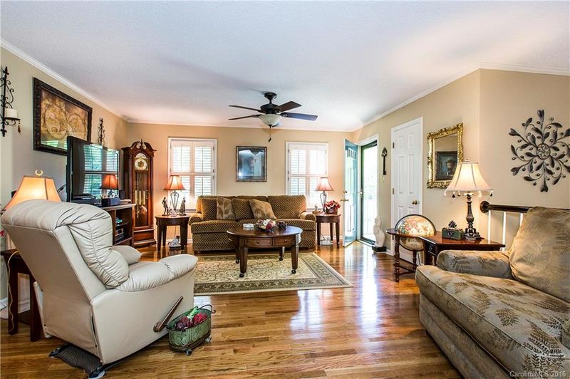 801 Cornwallis Ave #6, Gastonia, NC 28056