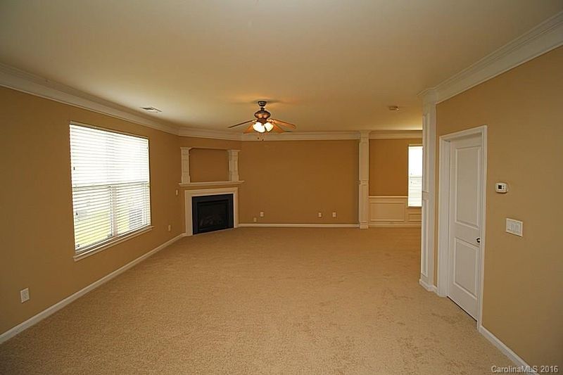 1613 Eastway Dr, Dallas, NC 28034