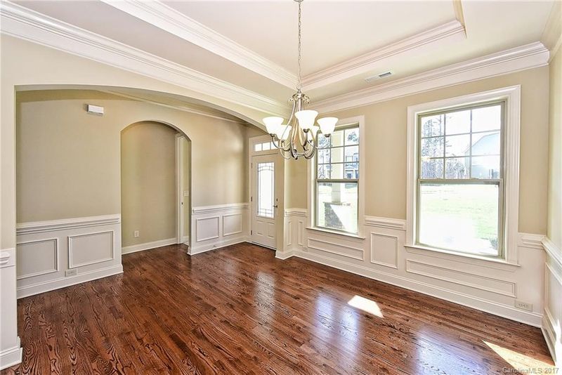 1210 Vickery Dr, Matthews, NC 28104
