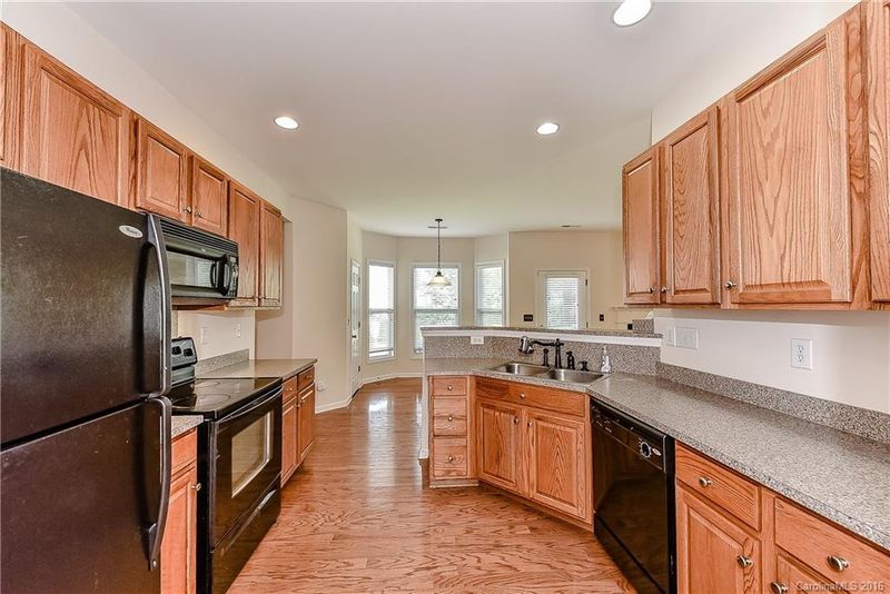 3111 Gloxinia Rd, Charlotte, NC 28214
