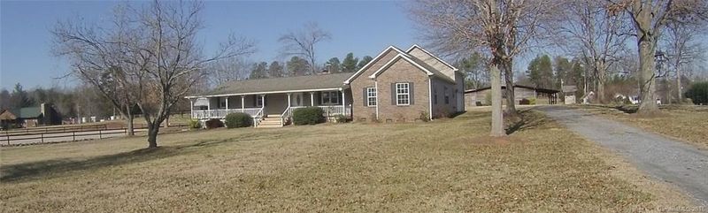 4915 Willow Pond Rd, Gastonia, NC 28056