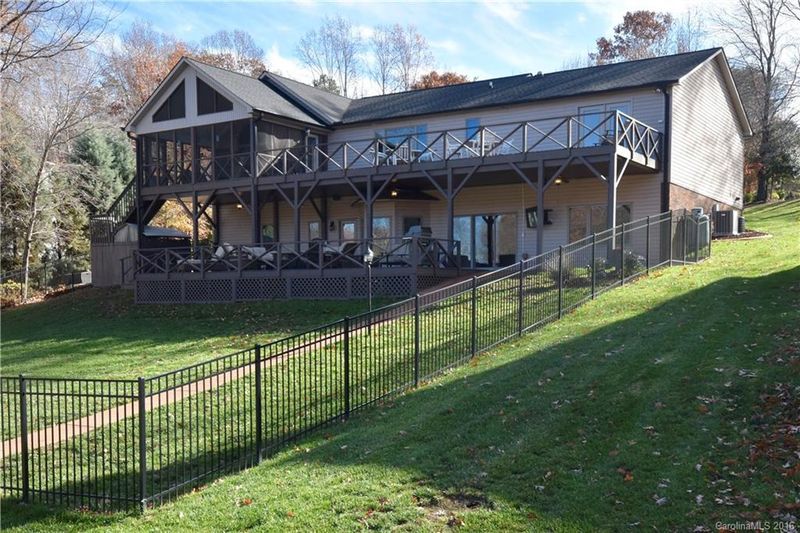 7967 Golf Course Dr N, Denver, NC 28037