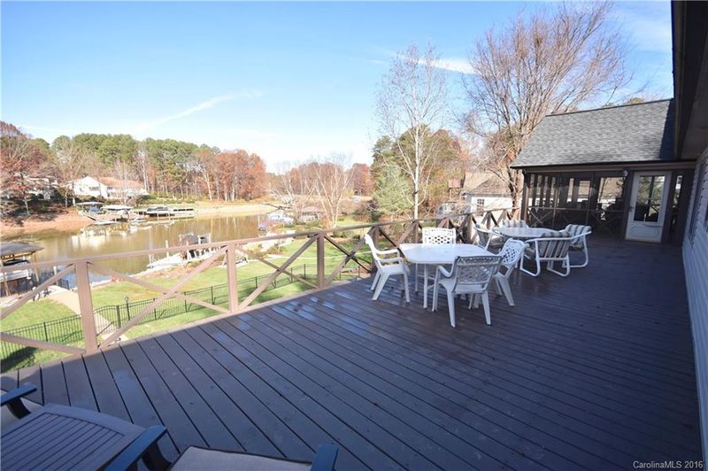 7967 Golf Course Dr N, Denver, NC 28037