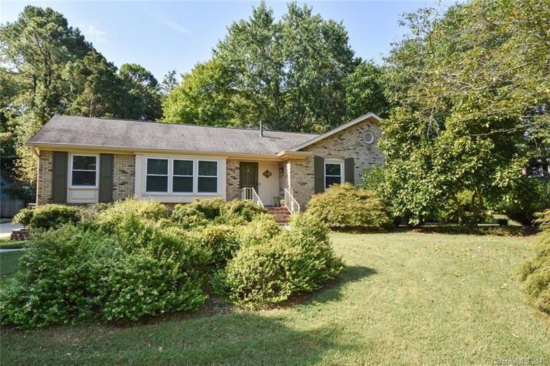 7025 Old Forge Dr, Charlotte, NC 28226
