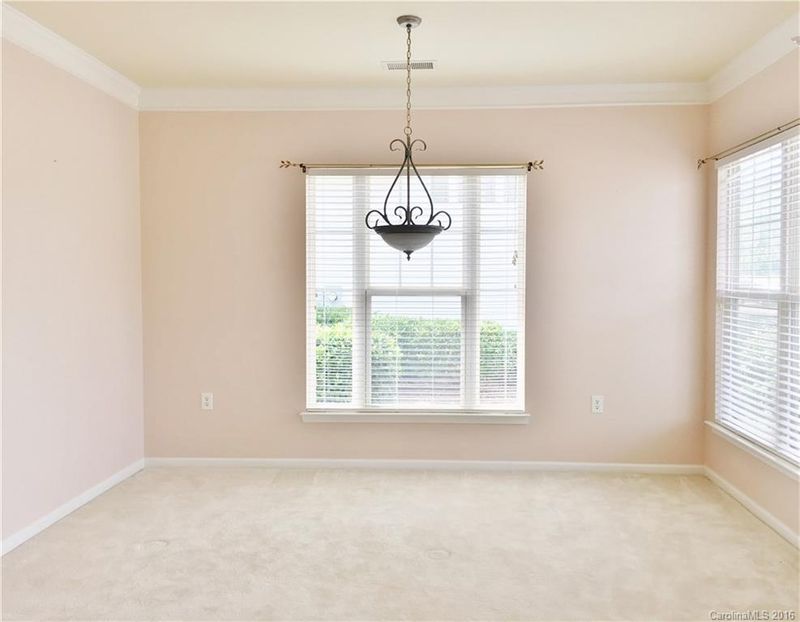 2917 Silverthorn Dr, Charlotte, NC 28273