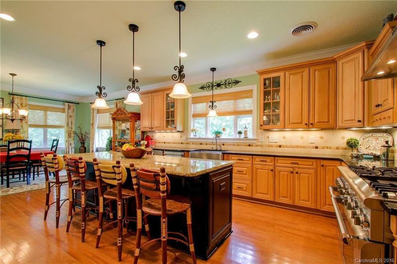 312 Arrow Point Ln, Davidson, NC 28036