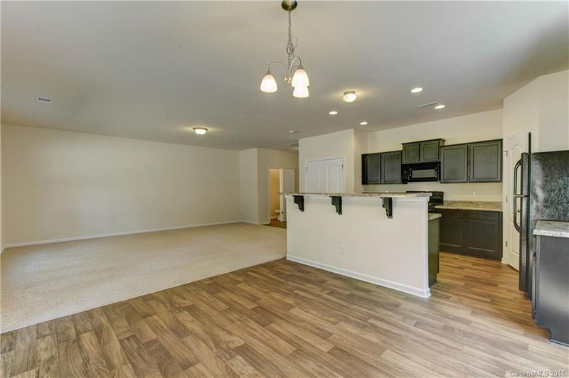 2500 Meadow Crossing Dr, Dallas, NC 28034