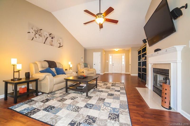12300 Jacquelyn Ct, Charlotte, NC 28273
