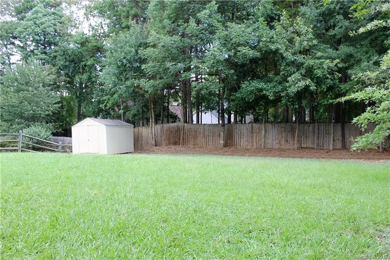 11005 Gladewater Dr, Matthews, NC 28105