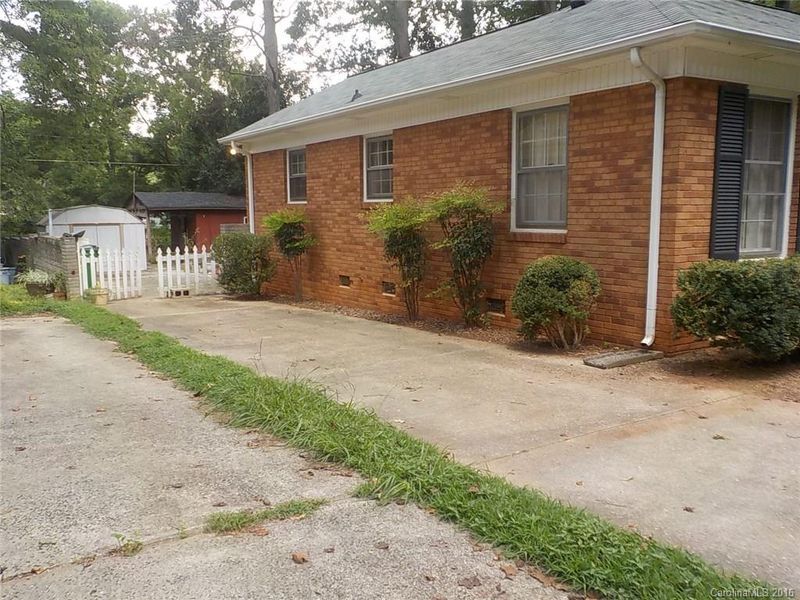 3345 Bonneville Dr, Charlotte, NC 28205