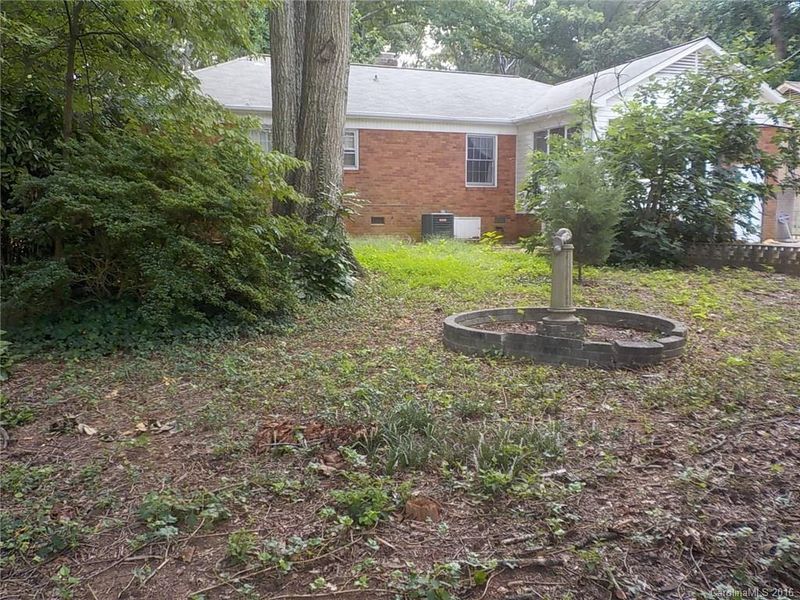 3345 Bonneville Dr, Charlotte, NC 28205