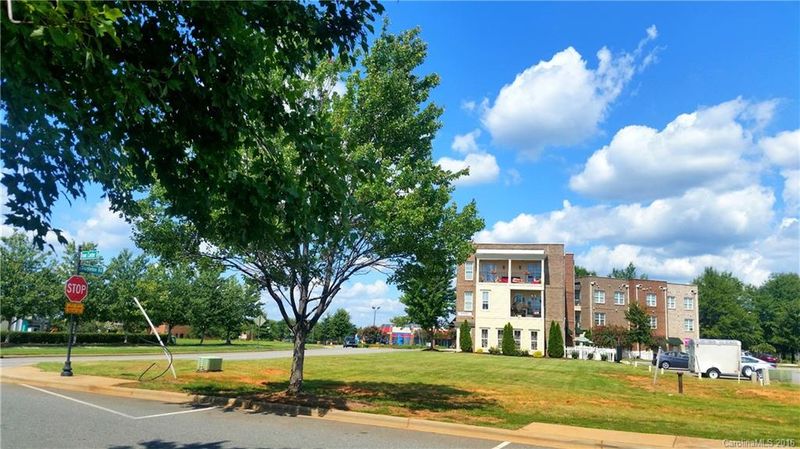 105 Singleton Rd #2, Mooresville, NC 28117