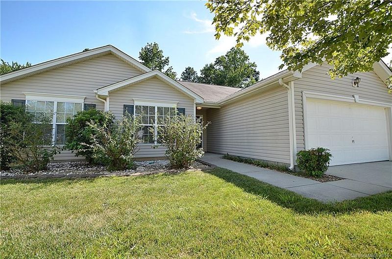 8530 Appledale Dr, Charlotte, NC 28262