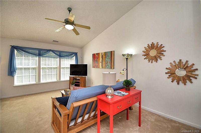 8530 Appledale Dr, Charlotte, NC 28262